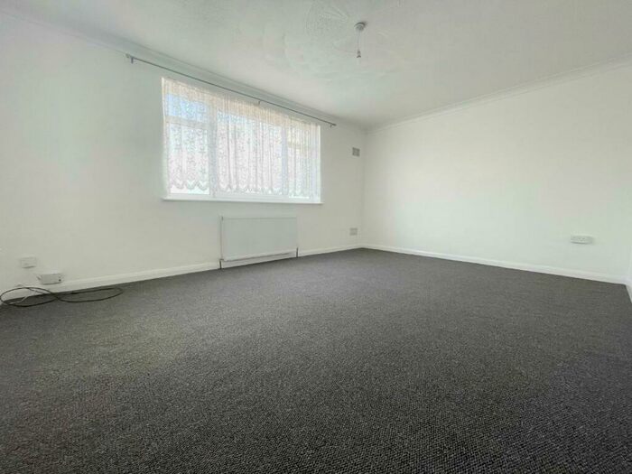 3 Bedroom Maisonette To Rent In Mill Road, Aveley, South Ockendon, RM15