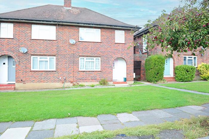 1 Bedroom Flat For Sale In Southbourne Gardens, Ruislip, HA4