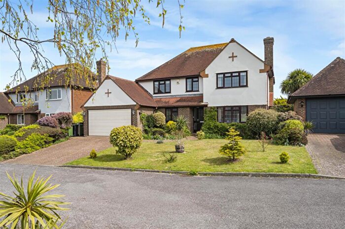 4 Bedroom Detached House For Sale In Sunningdale Close, Seaford, BN25