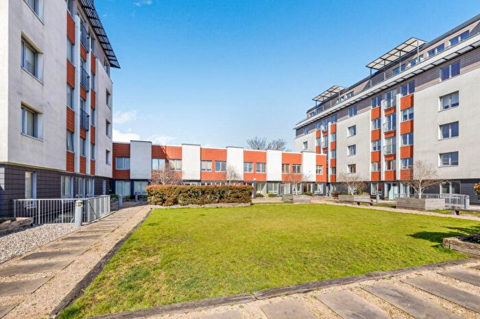 2 Bedroom Apartment For Sale In Albemarle Road, Beckenham, BR3