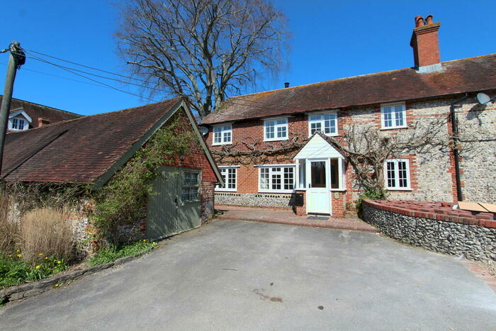 2 Bedroom Semi-Detached House To Rent In High Street, Meonstoke, SO32