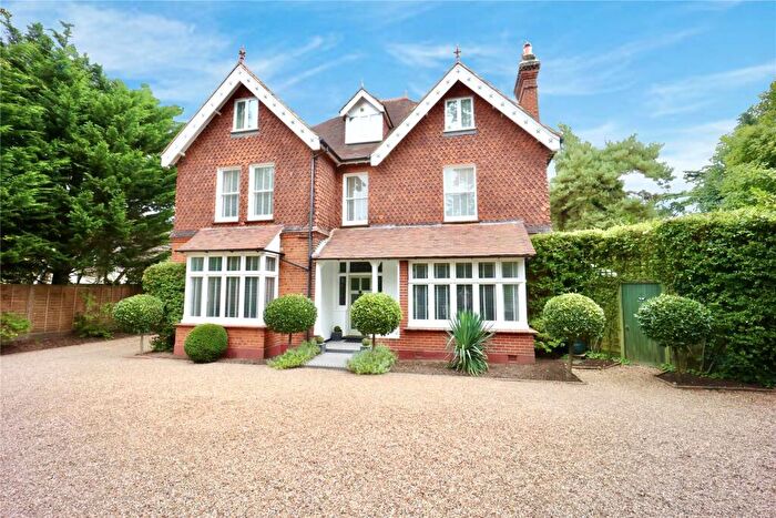 Detached House For Sale In Ashley Road, Walton-on-Thames, Surrey, KT12