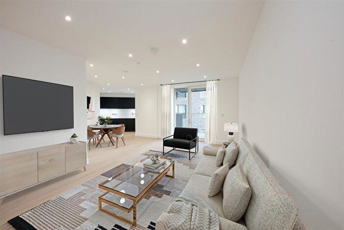 3 Bedroom Flat For Sale In Escapade Place, Blackwall, London, E14