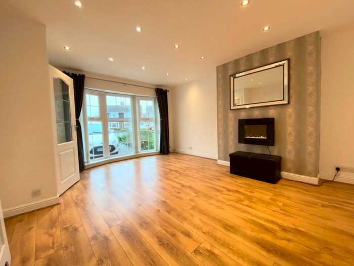 3 Bedroom SemiDetached House To Rent In Greenacres, ShorehamBySea BN43