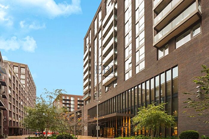 2 Bedroom Flat To Rent In Ambassador Building, Embassy Gardens, SW11