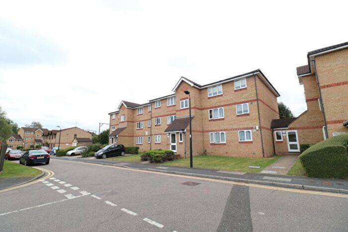 Flat To Rent In Waddington Close, Enfield, EN1