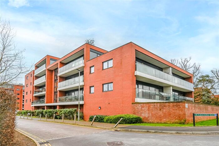 2 Bedroom Apartment For Sale In Racecourse Road, Newbury, Berkshire, RG14