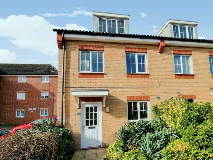 3 Bedroom Semi-Detached House To Rent In Jubilee Gardens, Rushden, Northants, NN10