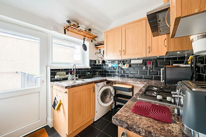2 Bedroom Flat To Rent In Exning Road, London, N, Plaistow, London, E16