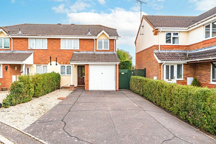 3 Bedroom Semi-Detached House For Sale In Osier Close, Scarning, NR19
