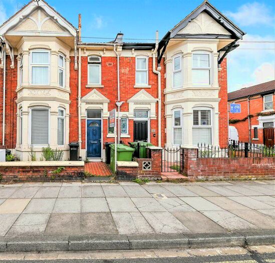 1 Bedroom Flat To Rent In Winter Road, Southsea, PO4