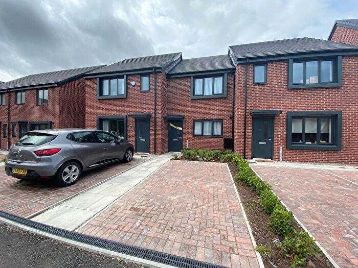 2 Bedroom Town House To Rent In Oswestry Street, L5