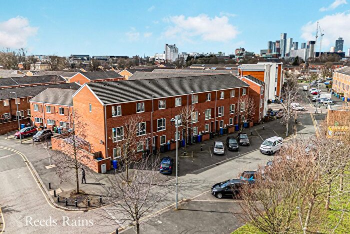 4 Bedroom Terraced House For Sale In Markfield Avenue, Manchester, M13
