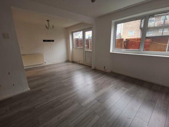 3 Bedroom Maisonette To Rent In Erminside, Enfield, EN1