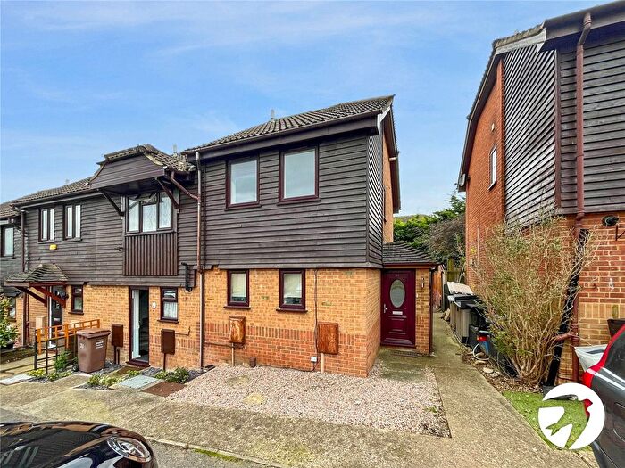 2 Bedroom End Of Terrace House To Rent In Dongola Road, Rochester, Kent, ME2