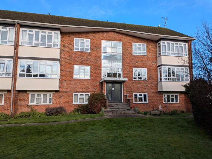 2 Bedroom Flat For Sale In Limmer Lane, Felpham, PO22