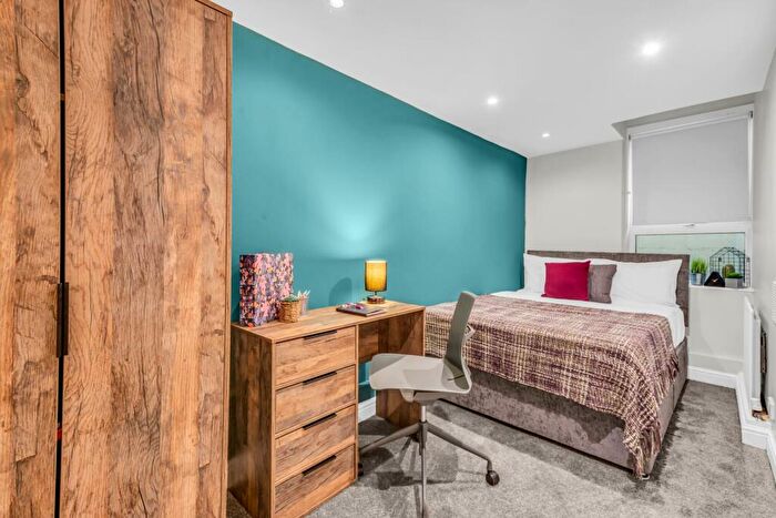 2 Bedroom Flat To Rent In Winstanley Terrace, Leeds, LS6