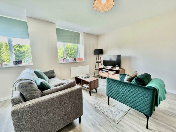 2 Bedroom Apartment To Rent In Southwood House, M5