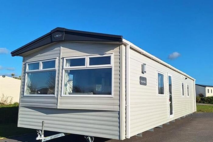 3 Bedroom Mobile/park Home For Sale In Hendra Croft, Newquay, TR8