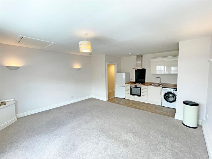 1 Bedroom Flat To Rent In The Broadway, Haywards Heath, West Sussex, RH16