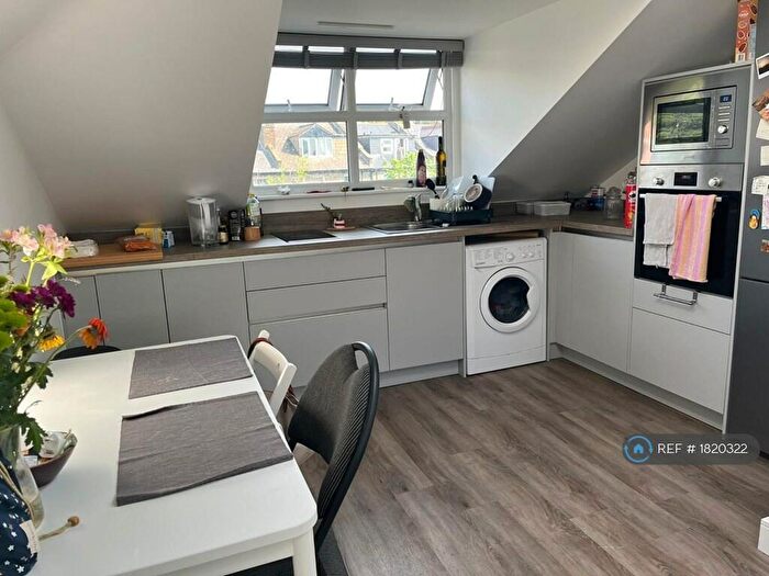 Studio To Rent In Fordwych Road, London, NW2