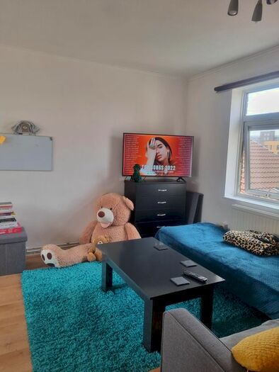 2 Bedroom Flat To Rent In Butterworth Path, Luton, LU2