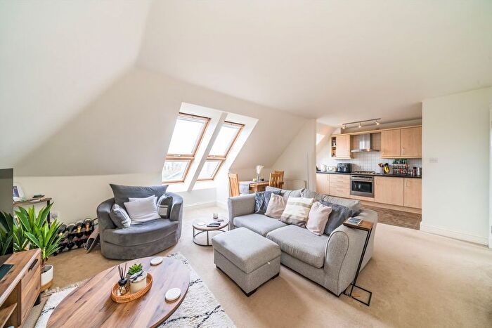 2 Bedroom Flat For Sale In Byton Road, Tooting, SW17