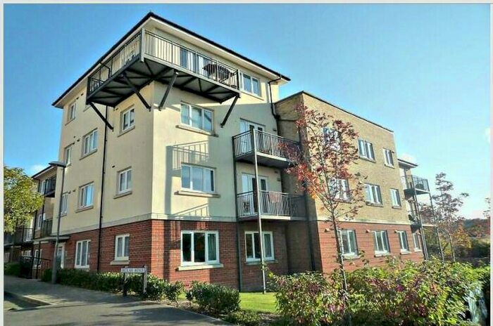 2 Bedroom Apartment To Rent In Ives House, High Wycombe, HP13