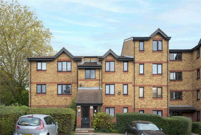 1 Bedroom Flat To Rent In Green Pond Close, Walthamstow, London, E17