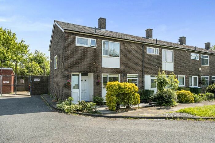 3 Bedroom End Of Terrace House To Rent In Richmount Gardens, London, SE3