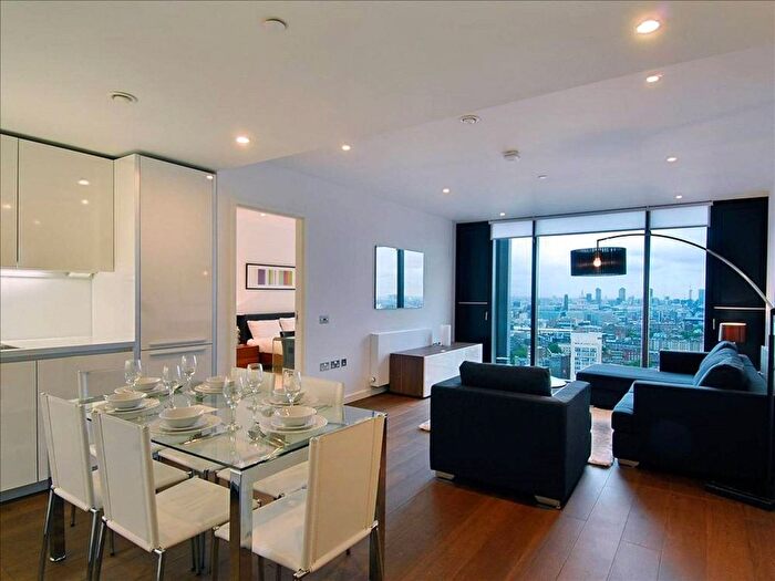 3 Bedroom Flat To Rent In Walworth Road, Elephant And Castle, London, SE1