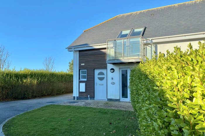2 Bedroom End Of Terrace House For Sale In Bay Retreat, St Merryn, PL28