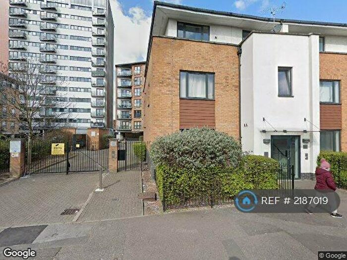 2 Bedroom Flat To Rent In Gateway Court, Ilford, IG2