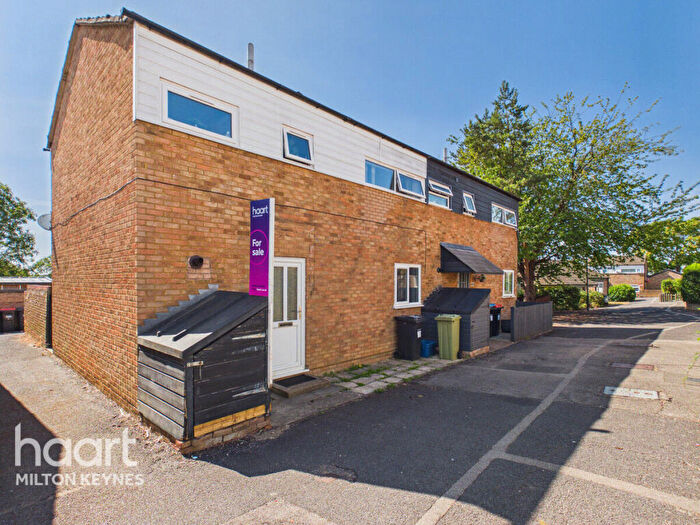 3 Bedroom Semi-Detached House For Sale In North Ridge, Eaglestone, MK6