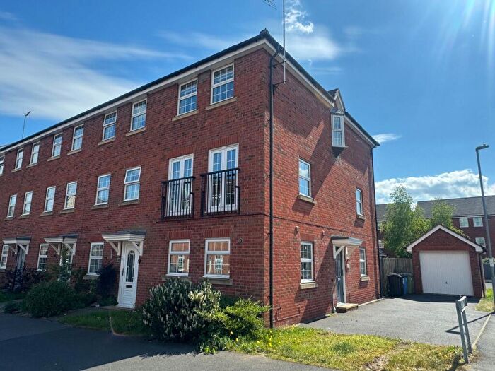 3 Bedroom Town House For Sale In Pingle Close, Shireoaks, Worksop, S81