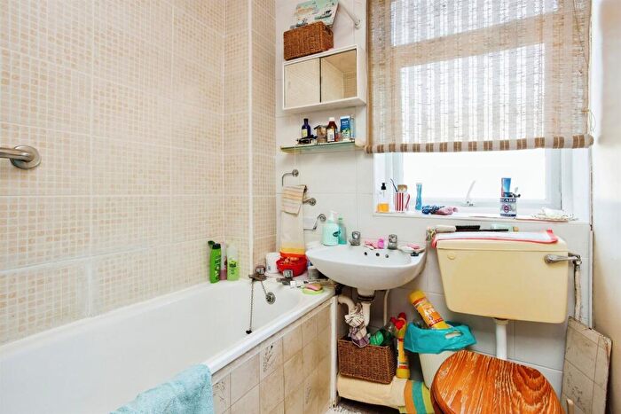 3 Bedroom Terraced House For Sale In Mansfield Walk, Maidstone, ME16