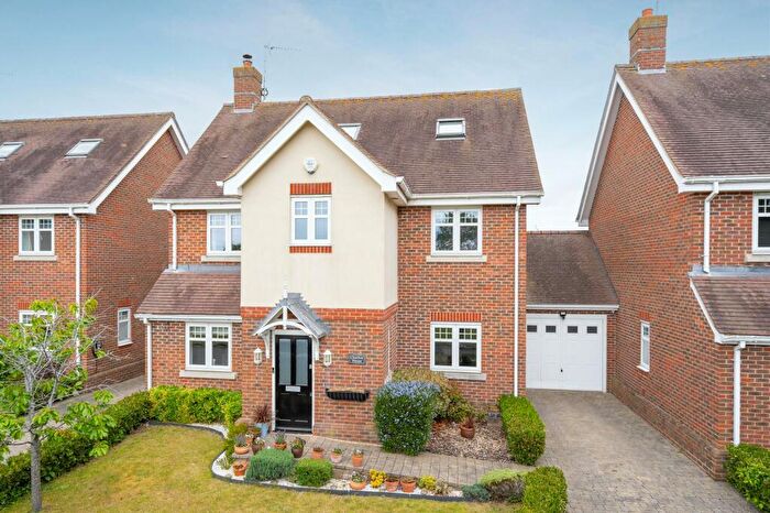 5 Bedroom Link Detached House For Sale In Witchford Gate, Maidenhead, SL6