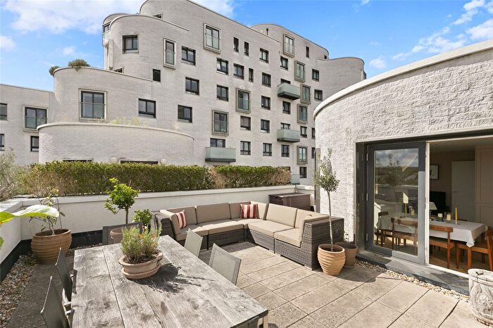 2 Bedroom Flat For Sale In Clement Avenue, Clapham, London, SW4