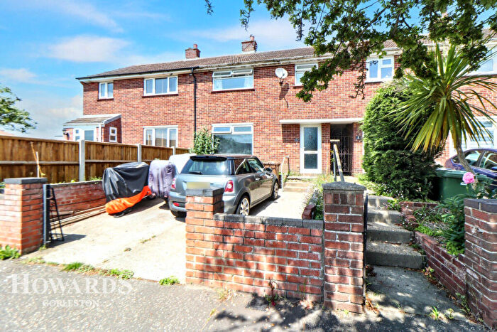 3 Bedroom Terraced House For Sale In Campion Avenue, Gorleston, NR31