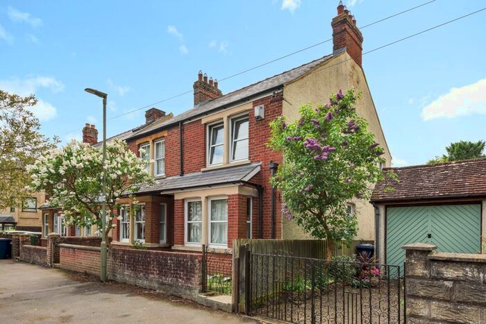 3 Bedroom Semi-Detached House To Rent In Stephen Road, Headington, OX3
