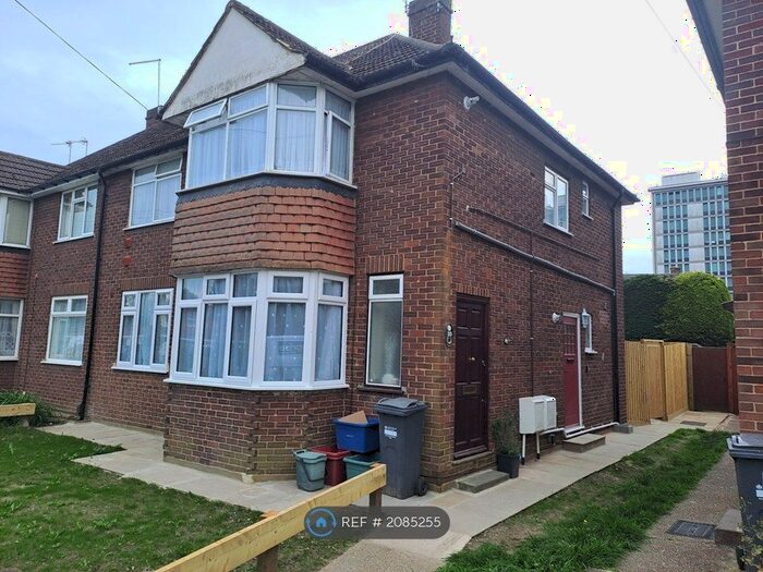2 Bedroom Maisonette To Rent In Park Way, Feltham, TW14