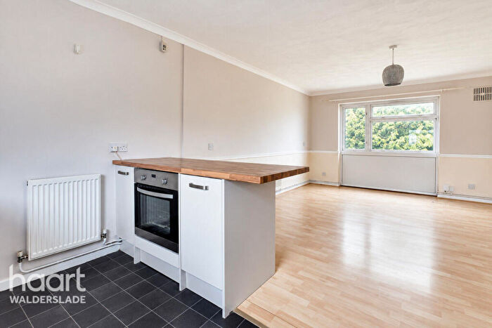 1 Bedroom Apartment For Sale In Swift Crescent, Chatham, ME5