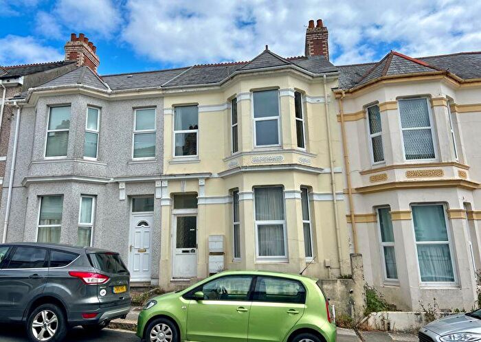 2 Bedroom Flat For Sale In Grafton Road, Mutley, Plymouth. A First Floor Bedroomed Spacious Flat That Comes With Parking To The Rear., PL4