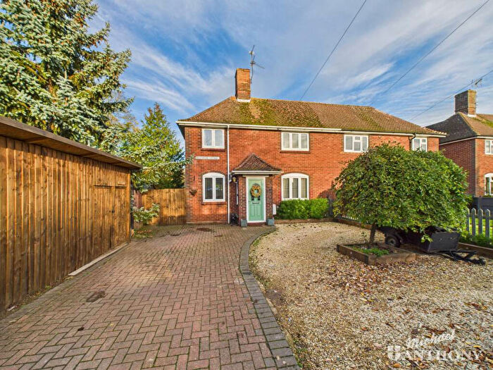 3 Bedroom Semi Detached House For Sale In Stanbridge Road, Haddenham, Aylesbury, Buckinghamshire, HP17