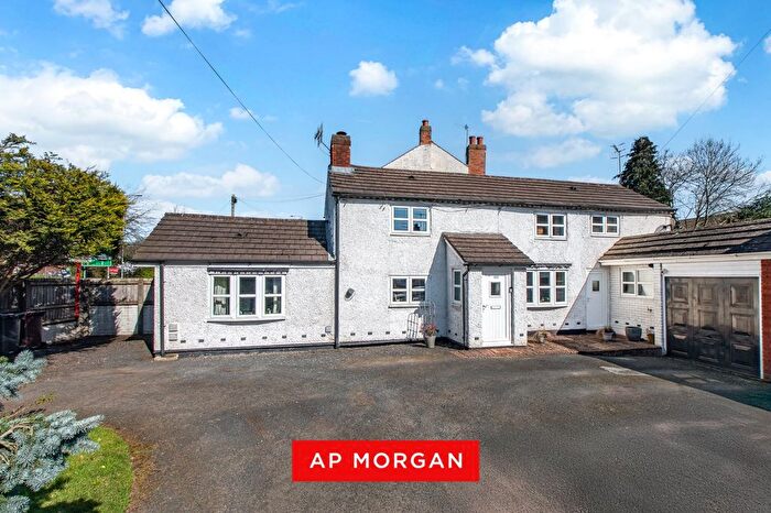 2 Bedroom Link Detached House For Sale In Birmingham Road, Lickey End, Bromsgrove, Worcestershire, B61