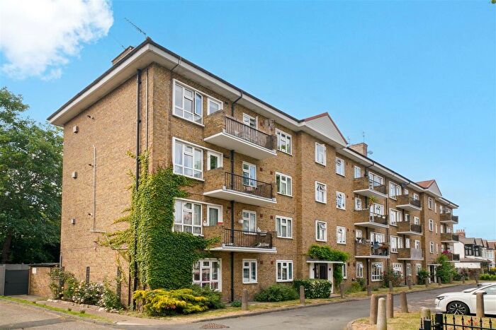 3 Bedroom Flat For Sale In New Wanstead, Snaresbrook, E11