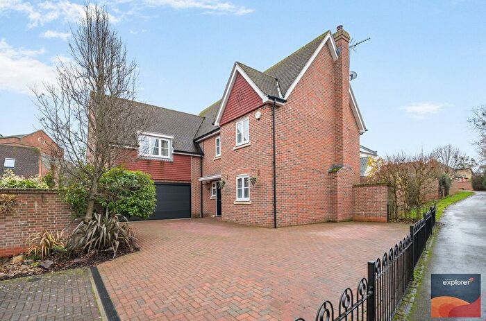 5 Bedroom Detached House For Sale In Stanswood Grange, Sherfield Park, RG27