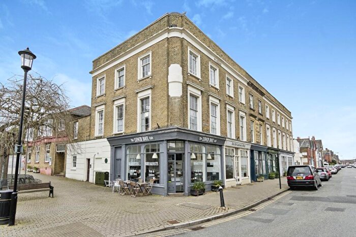 2 Bedroom Apartment To Rent In Clarence Road, East Cowes, PO32