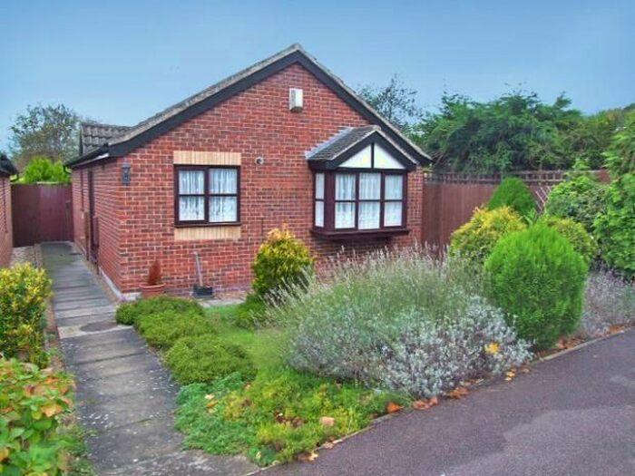 2 Bedroom Bungalow To Rent In Chestnut Close, Rushden NN10