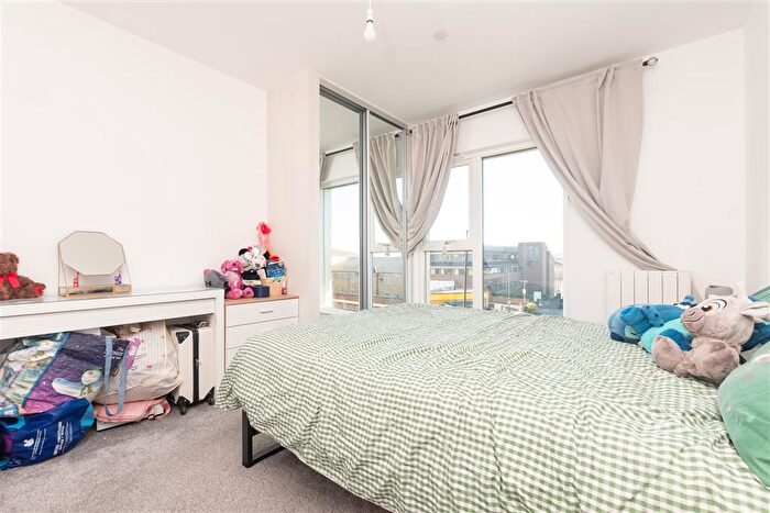 2 Bedroom Flat For Sale In Khartoum Walk, Chatham, Kent, ME4